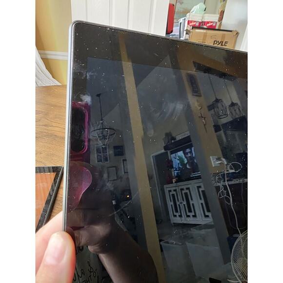 Amazon Kindle Fire HD 10 (7th Gen.) (SL056ZE) 32GB (Wi-Fi) 10.1" Tablet - N563 - Picture 3 of 10